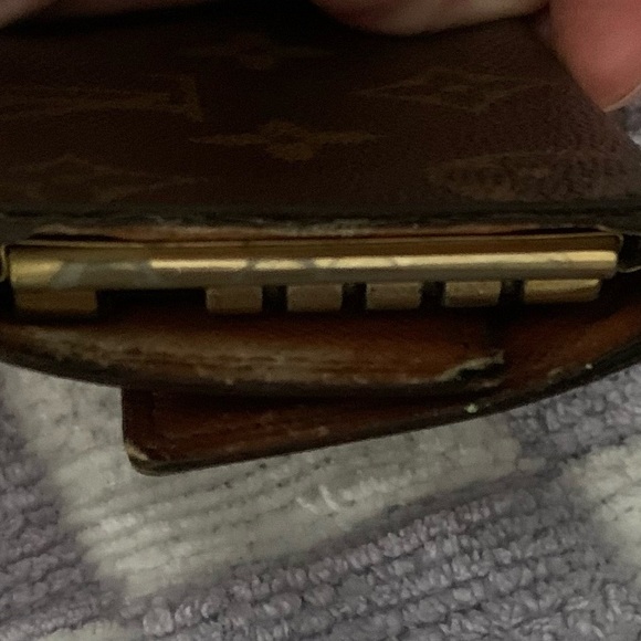 LOUIS VUITTON Monogram Multiple Key Holder - Picture 13 of 13